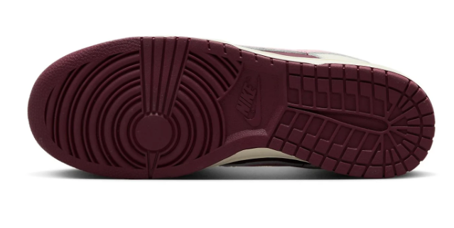 Nike Dunk Low Premium 'Valentine's Day 2023' | Love Notes